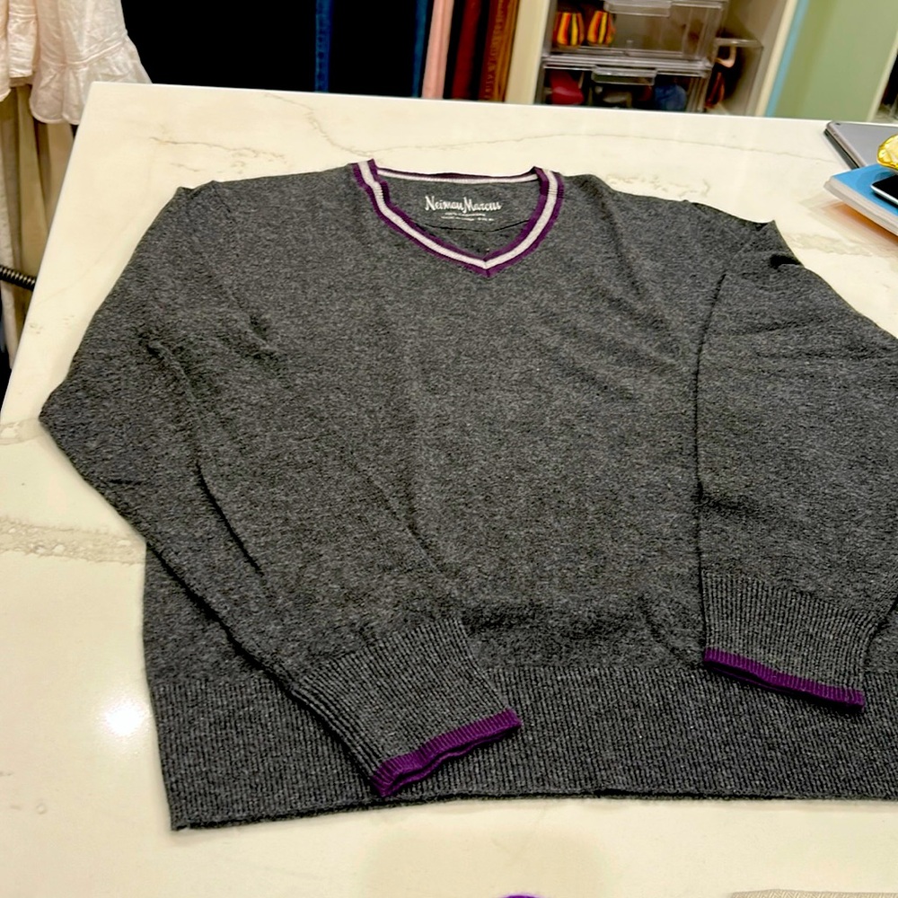 Neiman Marcus ultra light weight v-neck sweater
